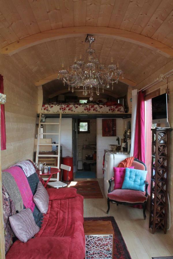 ホテルRoulotte Aux Peupliers La Tour-dʼAigues エクステリア 写真